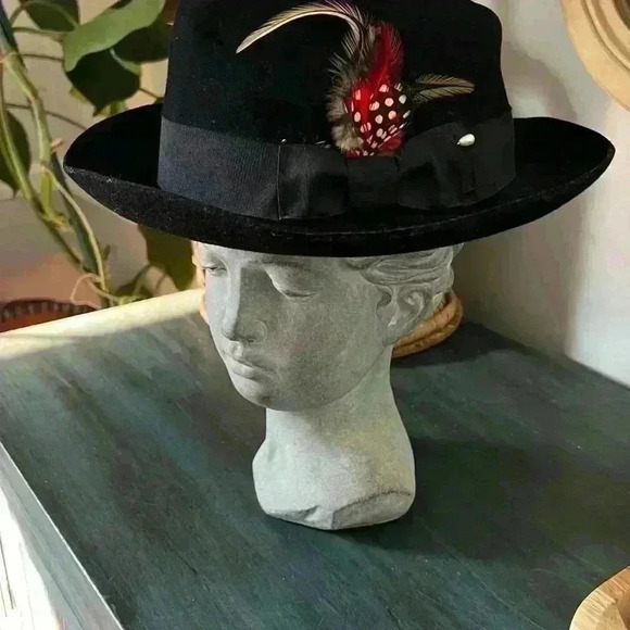 Montique International Fedora with Feather details and black trim with hat pin - Picture 1 of 6